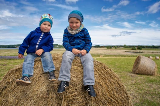 Children on hay bales, Ruegen island
