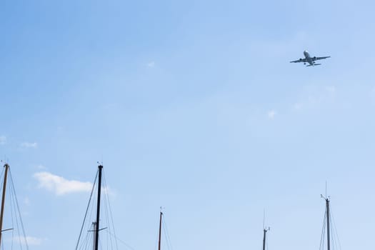 Image of Plane lands with sailing mast in the lower part