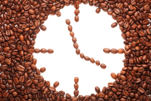 Roasted coffee beans surround a white surface in the form of a round clock in five-minute increments as well as hour and minute hands.