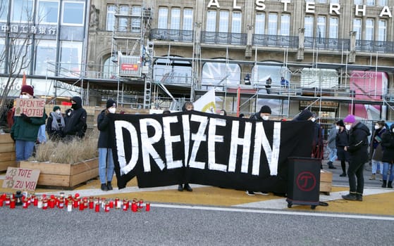 Demonstration about 200 people for the accommodation of the homeless in hotels with a minute's silence for the 13 people who died in Hamburg 13.02.2021