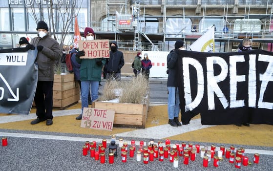 Demonstration about 200 people for the accommodation of the homeless in hotels with a minute's silence for the 13 people who died in Hamburg 13.02.2021