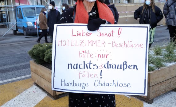 Demonstration about 200 people for the accommodation of the homeless in hotels with a minute's silence for the 13 people who died in Hamburg 13.02.2021