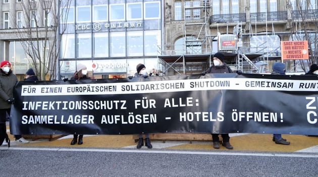Demonstration about 200 people for the accommodation of the homeless in hotels with a minute's silence for the 13 people who died in Hamburg 13.02.2021