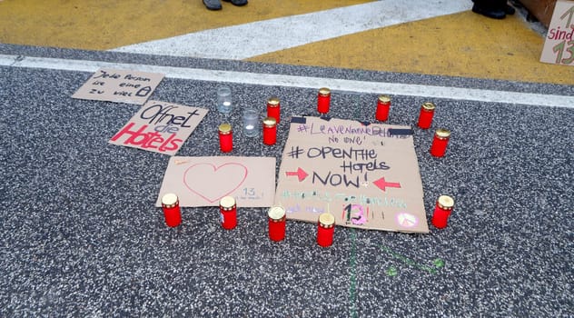 Demonstration about 200 people for the accommodation of the homeless in hotels with a minute's silence for the 13 people who died in Hamburg 13.02.2021