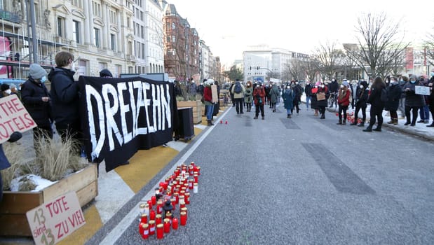 Demonstration about 200 people for the accommodation of the homeless in hotels with a minute's silence for the 13 people who died in Hamburg 13.02.2021