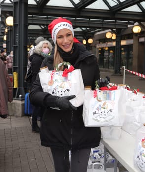 Yasmina Filali, german actress and model  distributed Christmas bags from Hamburger Homeless Aid e.V. to the homeless and needy at Hamburg Central Station
