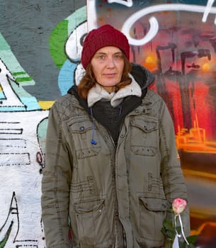 Lydia Lefeldt ( Mahnwache  Orga ).WorldMission Rethink  Distribution of 111 roses .for Valentine's Day at the vigil for the Kiez at Spielbudenplatz Hamburg , 14.02.2021