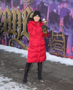 Artist  Claudia Tejeda, .WorldMission Rethink  Distribution of 111 roses .for Valentine's Day at the vigil for the Kiez at Spielbudenplatz Hamburg , 14.02.2021