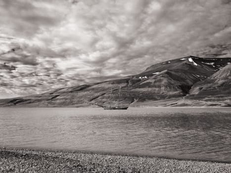Sailing yacht in front of Spitsbergen