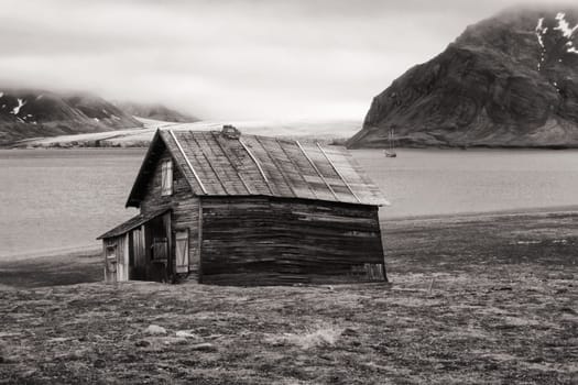 Spitzbergen, old house from 1904, Recherchefjorden, Snatcherpynten