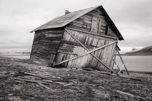 Spitzbergen, old house from 1904, Recherchefjorden, Snatcherpynten
