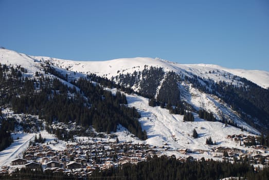 The mountain village Königsleiten is located in Austria in the province of Salzburg on the Gerloßpass in the Zillertal Alps and is part of a large ski area