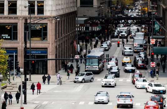 Chicago, IL, USA, October 2016: Monroe Street at the intersection with Michigan Avenue in rush hour in the financial district of Chicago