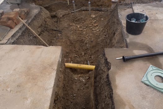 Supply lines in the ditch for the energy supply of a multiple dwelling