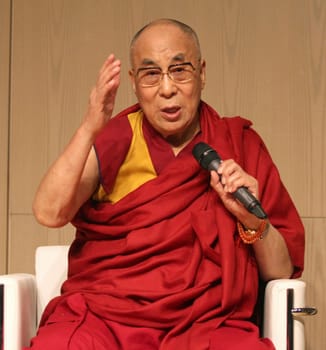 Dalai Lama Press Conference at CCH Hamburg