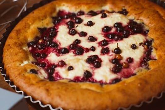 Red and black currant cake