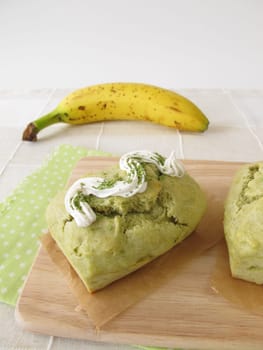 Matcha banana cake with icing