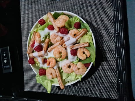 Spaghetti with shrimps and tomatoes