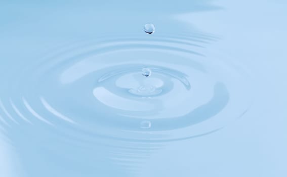 Two drop of water falls leaving footprints in the surface of the water.
