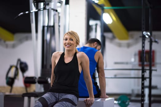 young couple athletes working out their arms using boxes at cross fitness gym