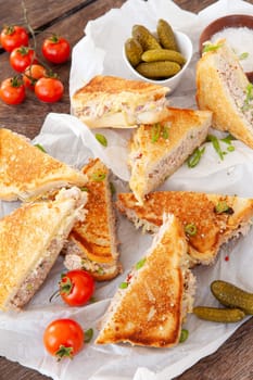 Grilled sandwich with tuna and melted cheese
