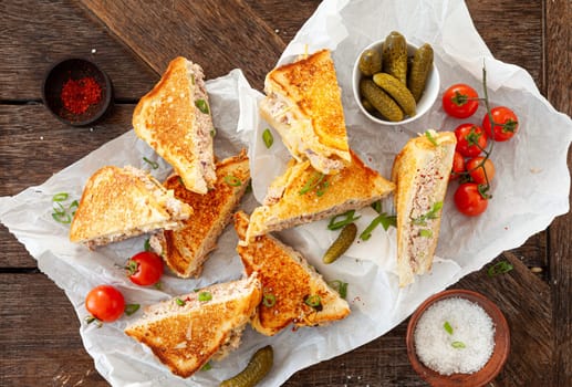 Grilled sandwich with tuna and melted cheese