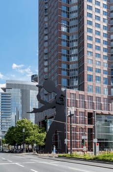 Hammering Man sculpture in front of the Messeturm skyscraper, Frankfurt, Germany