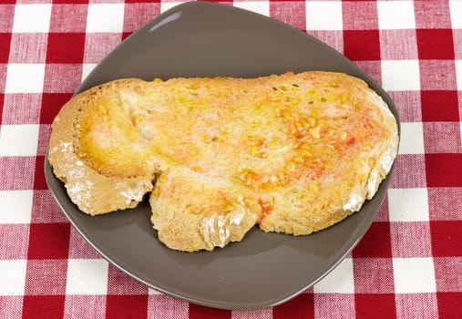 Catalan-style tomato rubbed on a slice of bread with oil and salt point