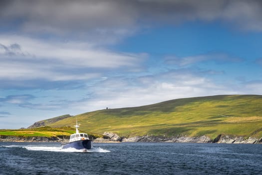 Tourists sailing on a motorboat to visit Skellig Michael island where the Star Wars were filmed, Ring of Kerry, Portmagee, Wild Atlantic Way, Ireland