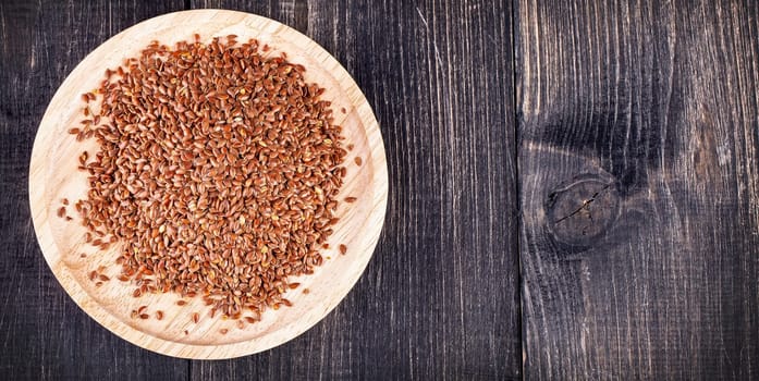 Flax seeds in a wooden plate