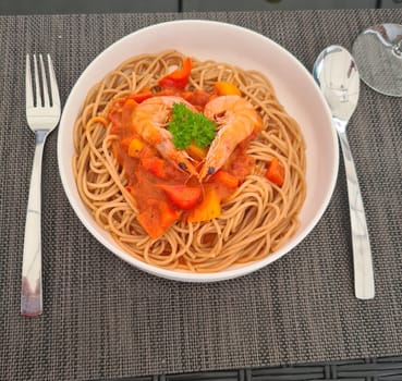Spaghetti with shrimps and tomatoes