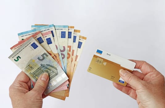 Payment with cash or with EC or credit card