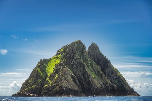 Twin peaks of Skellig Michael island with St. Fionans Monastery on top. Star Wars film location, UNESCO World Heritage, Ring of Kerry, Ireland