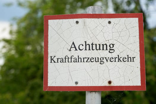 Sign with the inscription Attention motor vehicle traffic (Achtung Kraftfahrzeugverkehr) on a campsite in Germany
