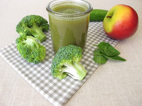 Green smoothie with broccoli, cucumber and apple