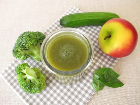 Green smoothie with broccoli, cucumber and apple