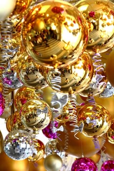 Many christmas balls in different color.