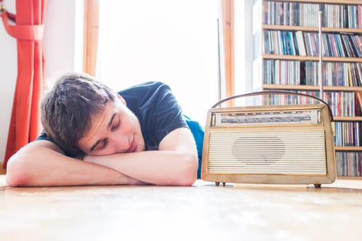 Young man listeining to an retro radio