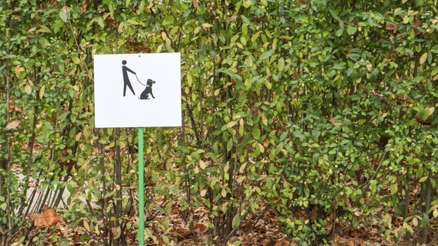 A useful reminder is to enter the dog park. Keep dogs on a leash warning sign in a park. A clean symbol of dog food in the park for a clean environment and clean society