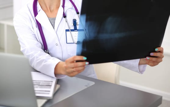 Professional doctor working in hospital office or clinic with other doctors, nurse and surgeon. Medical technology research institute and doctor staff service ... Ver más
