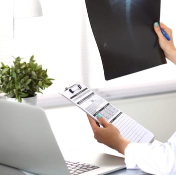 Professional doctor working in hospital office or clinic with other doctors, nurse and surgeon. Medical technology research institute and doctor staff service ... Ver más