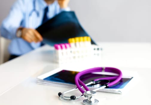 Professional doctor working in hospital office or clinic with other doctors, nurse and surgeon. Medical technology research institute and doctor staff service ... Ver más