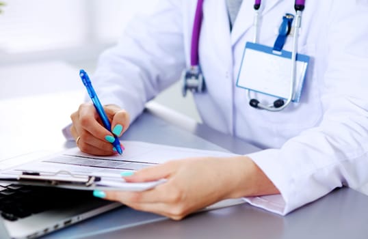 Professional doctor working in hospital office or clinic with other doctors, nurse and surgeon. Medical technology research institute and doctor staff service ... Ver más