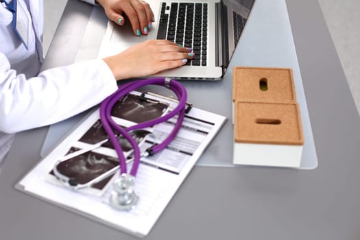 Professional doctor working in hospital office or clinic with other doctors, nurse and surgeon. Medical technology research institute and doctor staff service ... Ver más