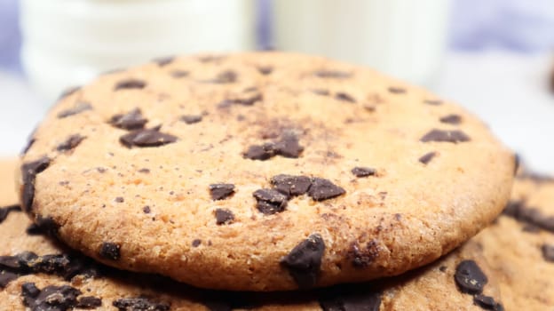 Soft, freshly baked chocolate chip cookies on a gray marble kitchen countertop. American traditional sweet pastry pastry, delicious homemade dessert. Culinary background. Close-up.