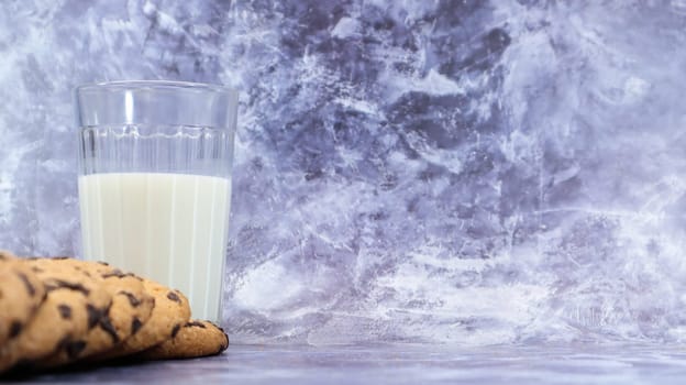 American gluten free chocolate chip cookies with glass glass of vegetable milk on gray background. Chocolate chip cookies. Sweet pastries, dessert. Culinary background. Copy space.