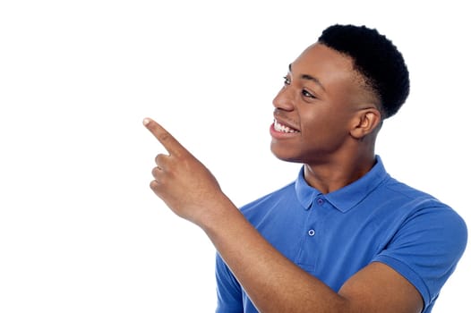 Handsome man pointing to copyspace area
