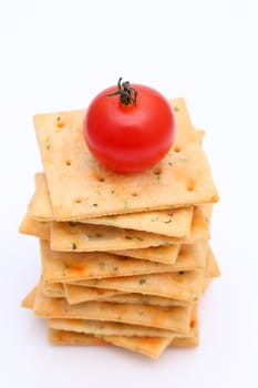 Vegetable salty crackers with tomato