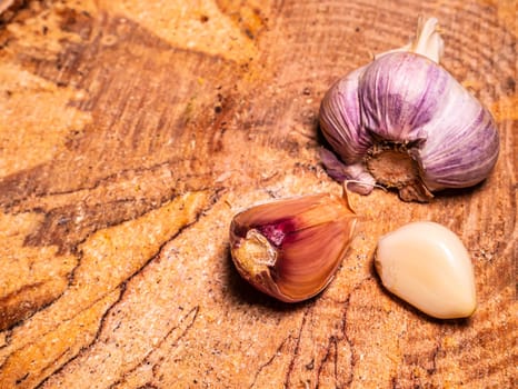 Spicy garlic vegetable on a black background. Harvest vegetables. Head of garlic. Hot seasoning. Vegetarian food. Agriculture. Background image. Food photo.