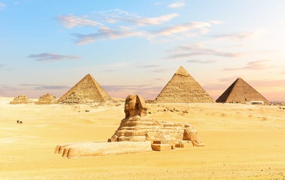 The Sphinx and the Piramids of Egypt, famous Wonder of the World, Giza.